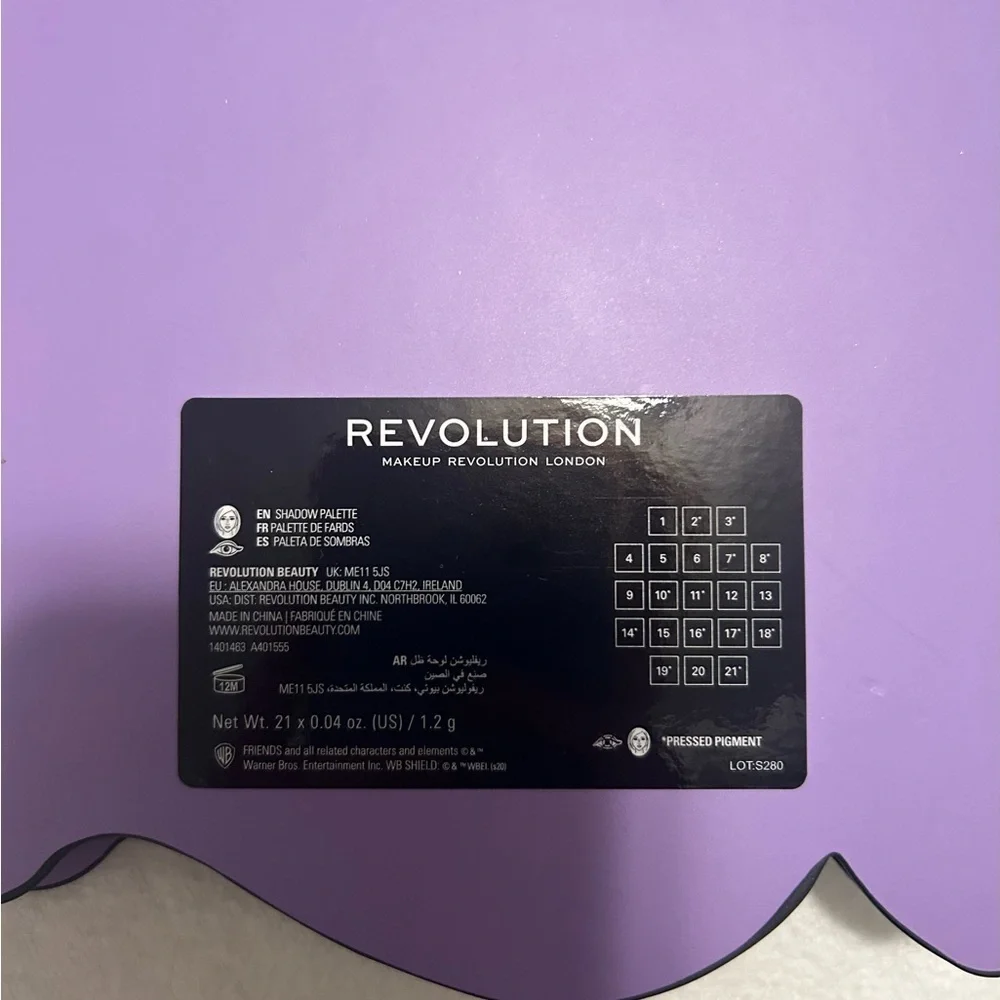 {Revolution} Friends Eyeshadow Palette